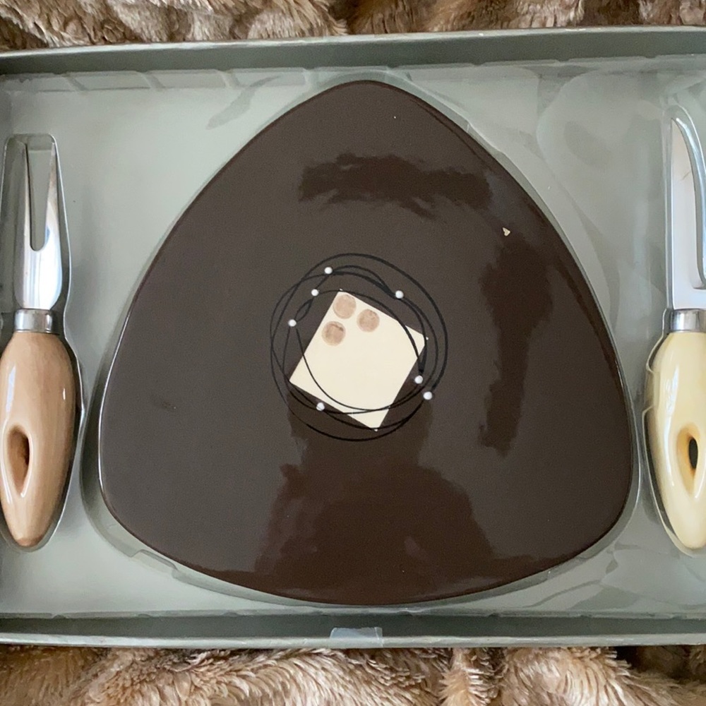 ~Jetson~ Triangular 3-Piece Cheese Set